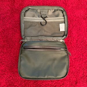 Tropicfeel Fidlock Toiletry